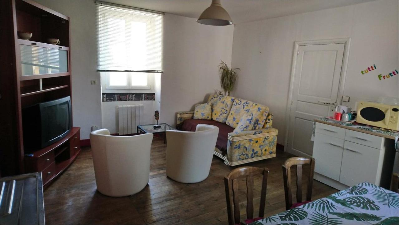 Gite Pour 6 Ou Chambre Pour 2 A Formigny Kültér fotó